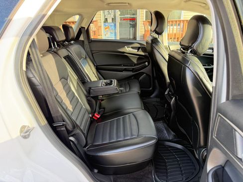 Used 2016 Ford Edge SEL w/ Equipment Group 201A AWD/4WD image 39
