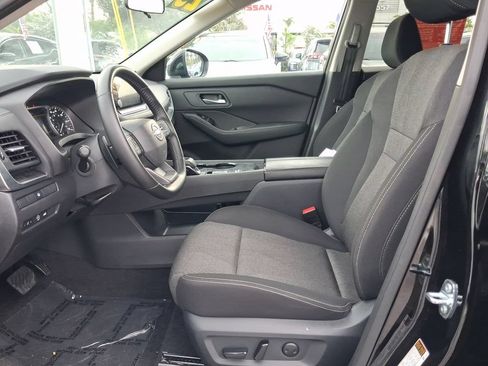 Certified 2025 Nissan Rogue SV FWD image 14