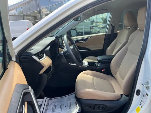 Used 2021 Toyota RAV4 XLE FWD image 11