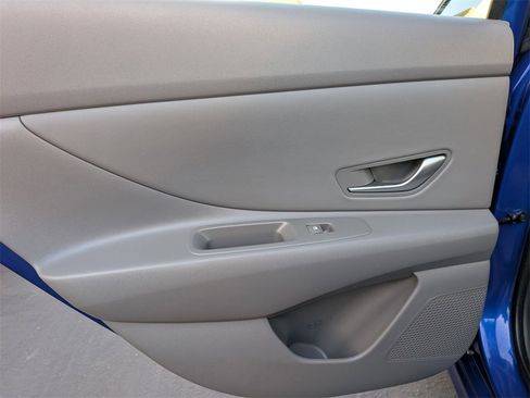 Used 2025 Hyundai Elantra SEL image 25