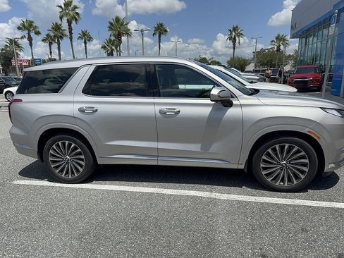 Used 2025 Hyundai Palisade Calligraphy FWD image 4