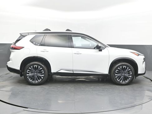 Certified 2025 Nissan Rogue Platinum w/ Platinum Premium Package FWD image 8