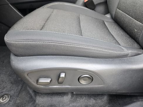 Used 2024 Chevrolet Traverse LT FWD image 25