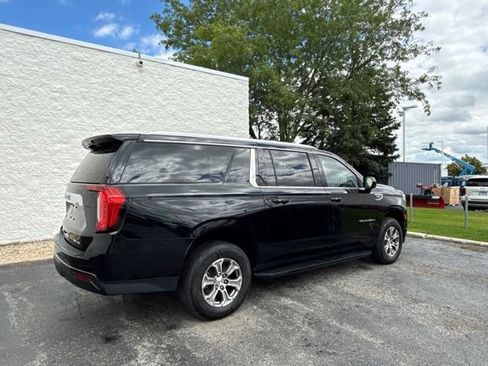 Used 2022 GMC Yukon XL SLE w/ Gmc Pro Safety Plus Package AWD/4WD image 5