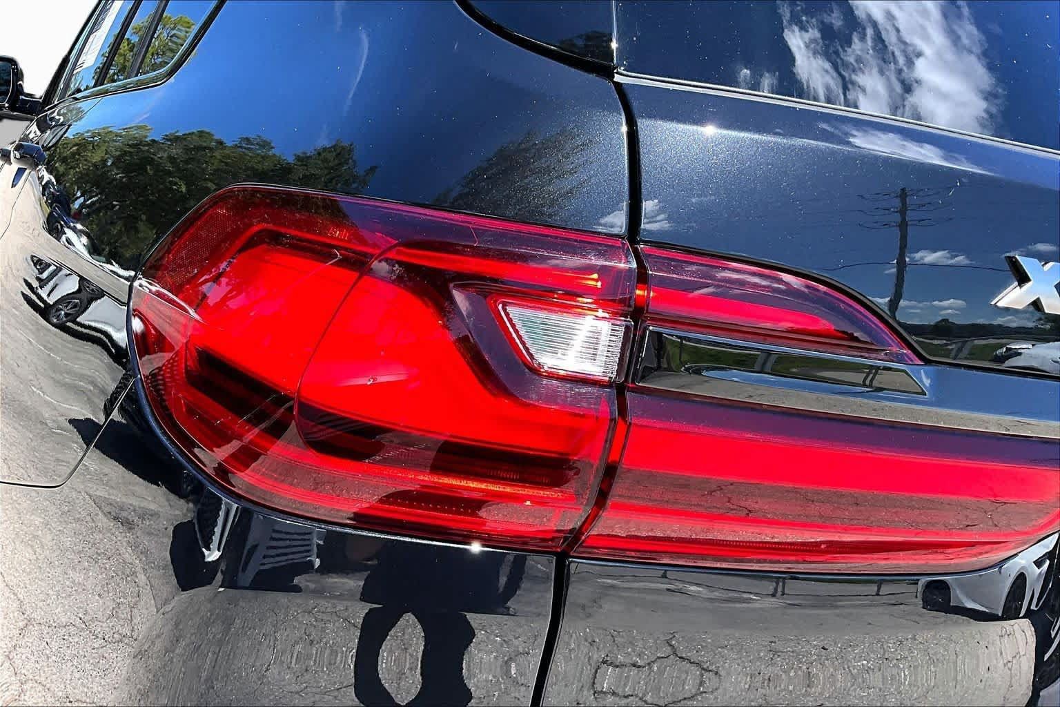 Used 2021 BMW X7 M50i w/ Executive Package AWD/4WD image 29