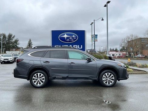 Certified 2025 Subaru Outback Premium AWD/4WD image 9