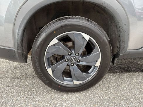 Used 2025 Nissan Rogue SV image 31