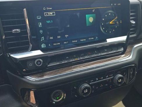 Used 2024 Chevrolet Silverado 1500 LT AWD/4WD image 6