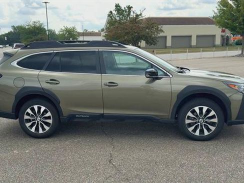 Used 2025 Subaru Outback Limited AWD/4WD image 9