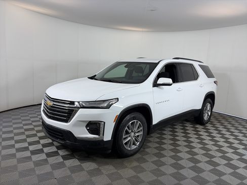 Used 2023 Chevrolet Traverse LT w/ Rear Camera Mirror Package AWD/4WD image 2
