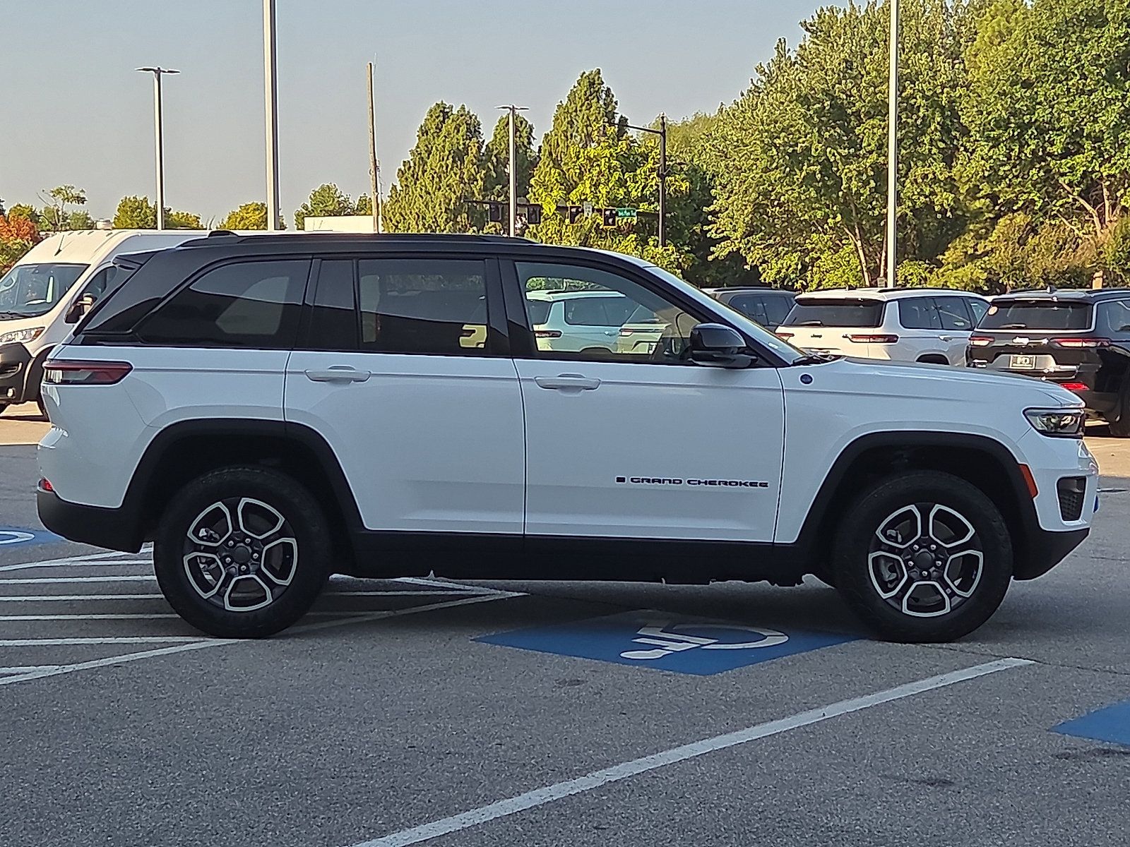 Used 2023 Jeep Grand Cherokee Trailhawk AWD/4WD image 6