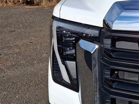 Used 2024 GMC Sierra 2500 Pro w/ Convenience Package image 9