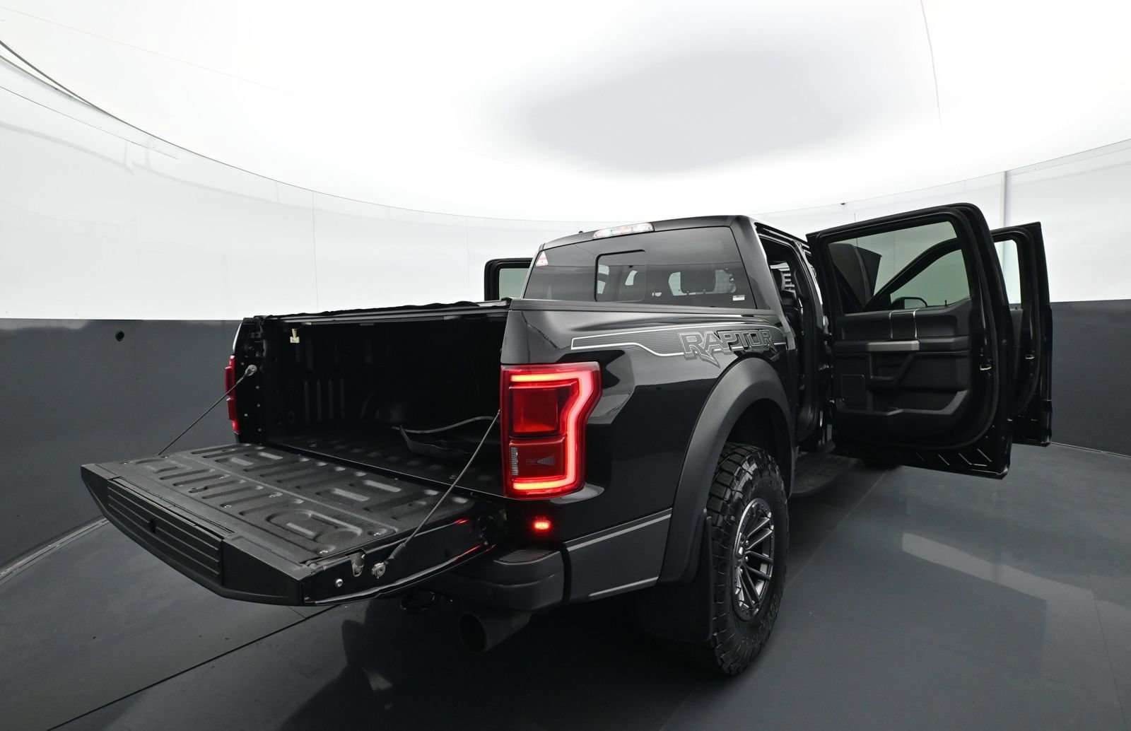 Used 2020 Ford F150 Raptor w/ Equipment Group 802A Luxury AWD/4WD image 35
