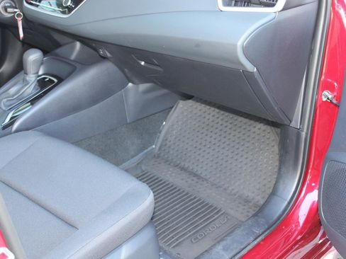 Used 2025 Toyota Corolla LE image 35