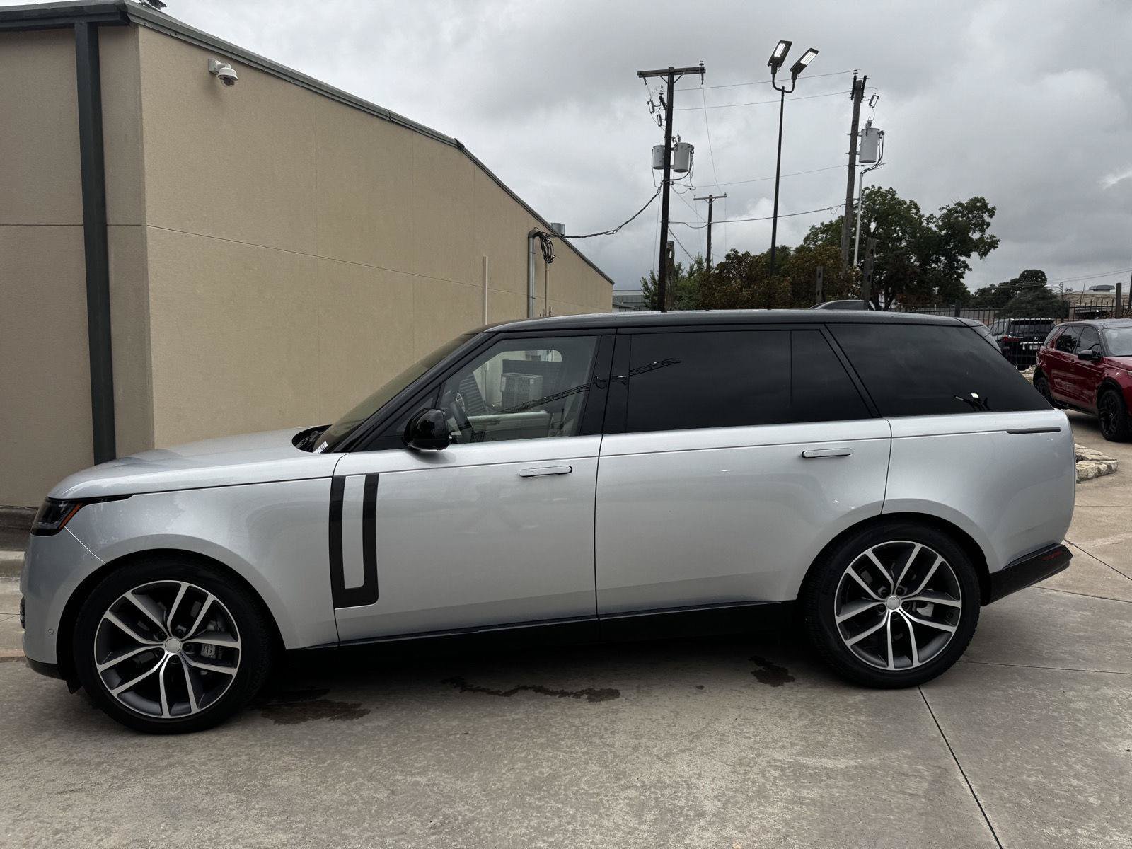 Certified 2025 Land Rover Range Rover Long Wheelbase SE AWD/4WD image 3