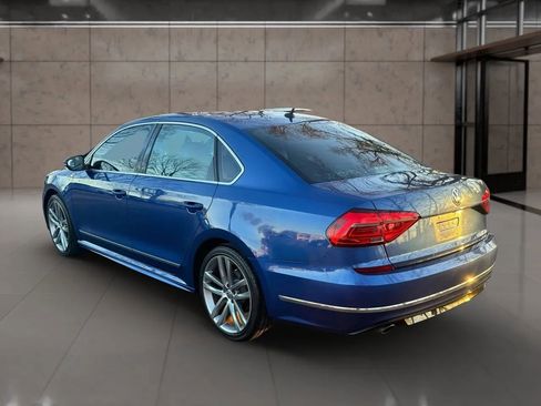 Used 2016 Volkswagen Passat 1.8T R-Line w/ R-Line Lighting Package image 4