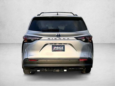 Used 2025 Toyota Sienna XLE FWD image 4