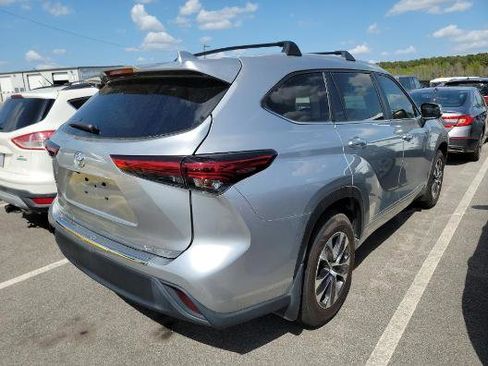 Used 2023 Toyota Highlander XLE image 3