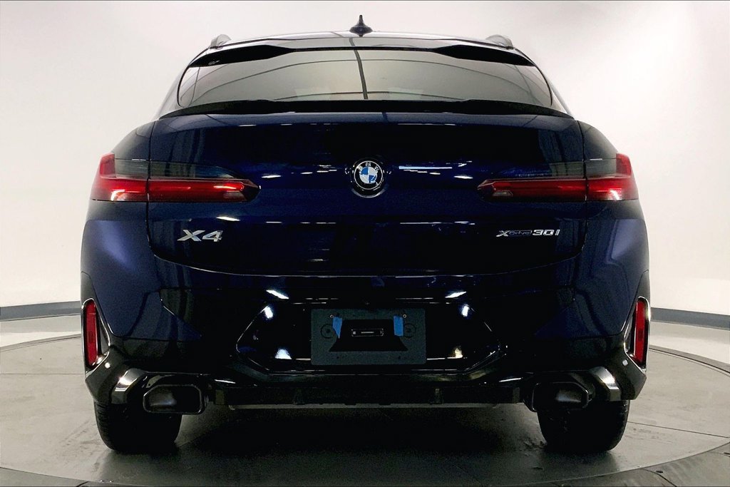 Certified 2025 BMW X4 xDrive30i w/ Premium Package AWD/4WD image 3