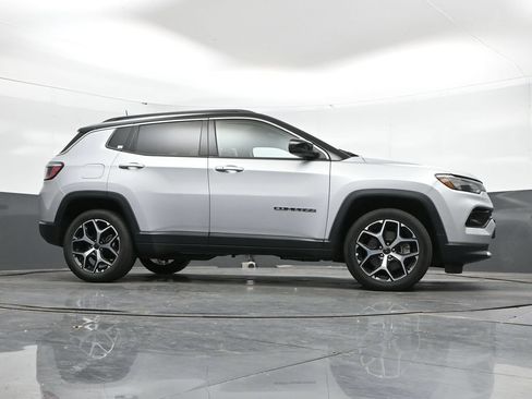 Used 2025 Jeep Compass Limited AWD/4WD image 42