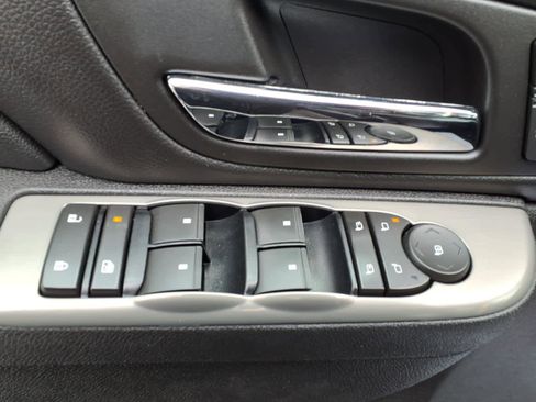 Used 2010 Chevrolet Avalanche LT w/ Luxury Package image 12