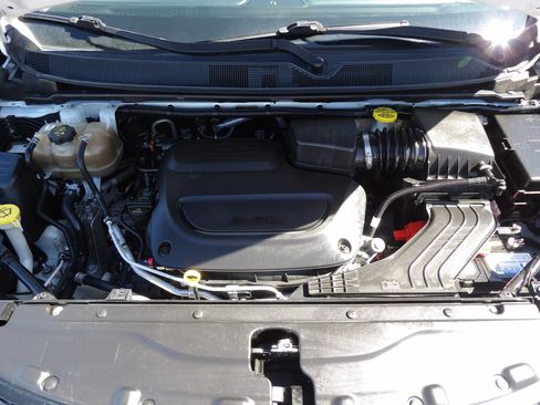 Used 2020 Chrysler Pacifica Limited FWD image 24