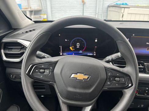 Used 2025 Chevrolet TrailBlazer LT image 32