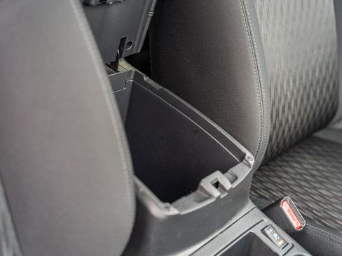 Used 2017 Nissan Rogue SV image 10