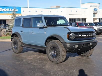 New 2025 Ford Bronco Outer Banks w/ Sasquatch Package