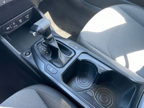 Used 2025 Kia K4 LXS image 41