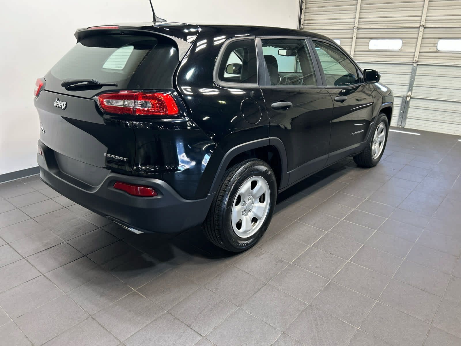 Used 2017 Jeep Cherokee Sport AWD/4WD image 3
