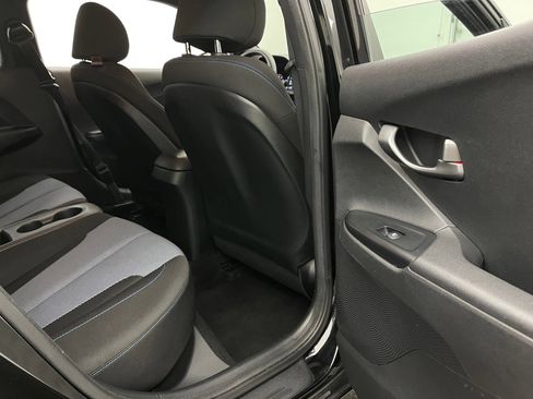Used 2019 Hyundai Veloster 2.0 FWD image 32