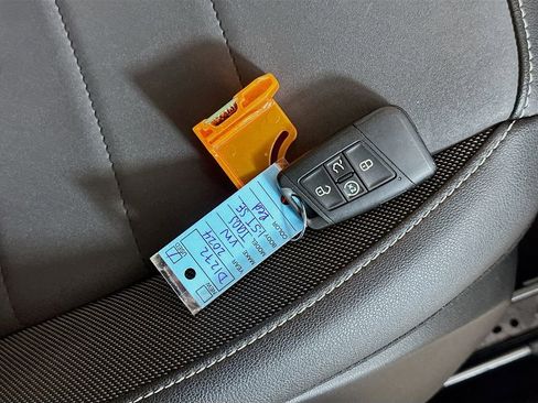 Used 2024 Volkswagen Taos SE image 35