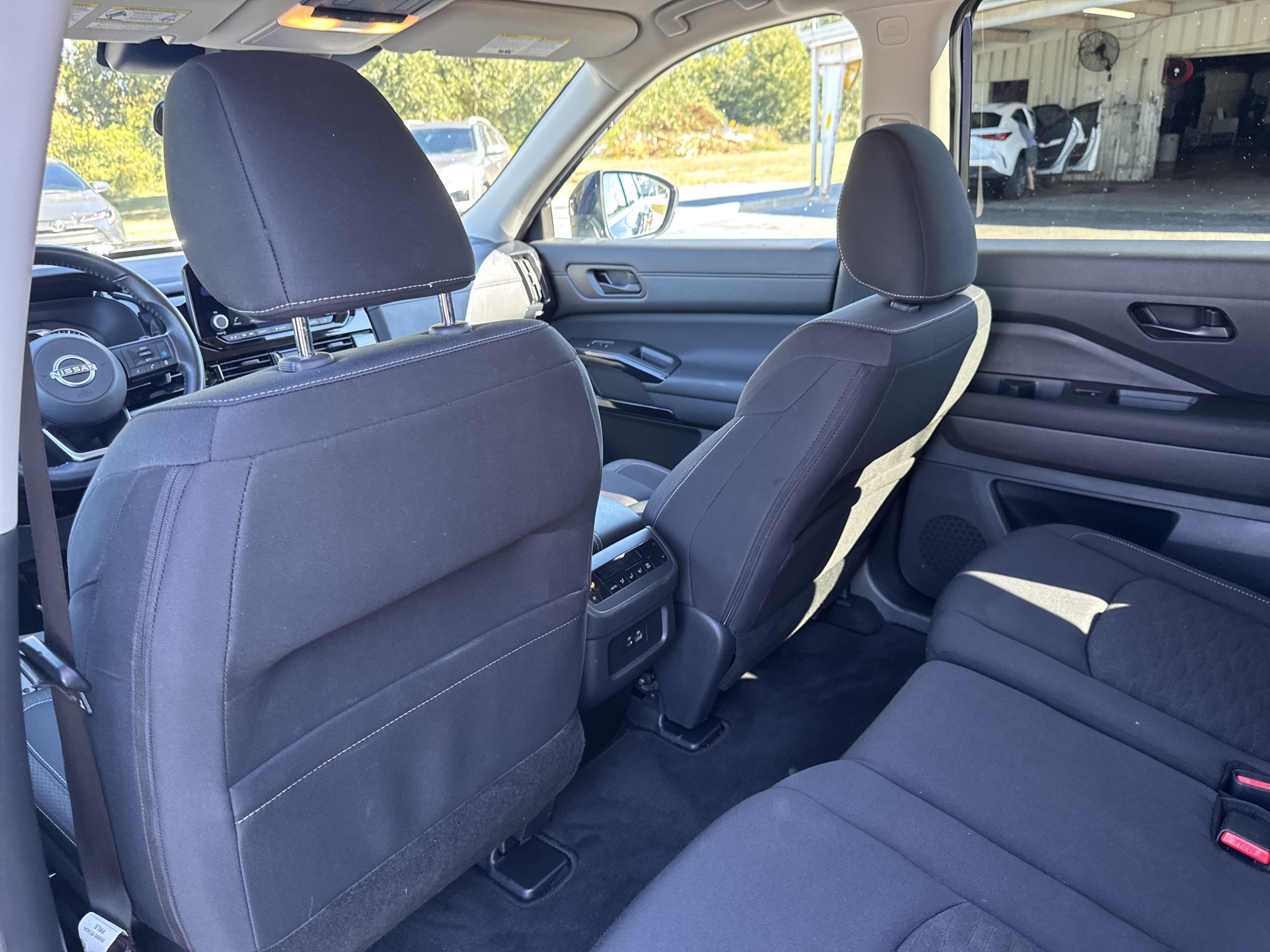 Used 2025 Nissan Pathfinder SV AWD/4WD image 25