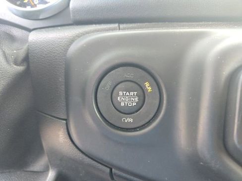 Used 2019 Jeep Wrangler Unlimited Sahara image 28