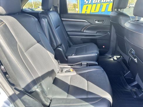 Used 2015 Toyota Highlander Limited image 18