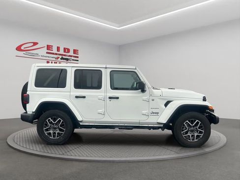 Used 2024 Jeep Wrangler Unlimited Sahara AWD/4WD image 7