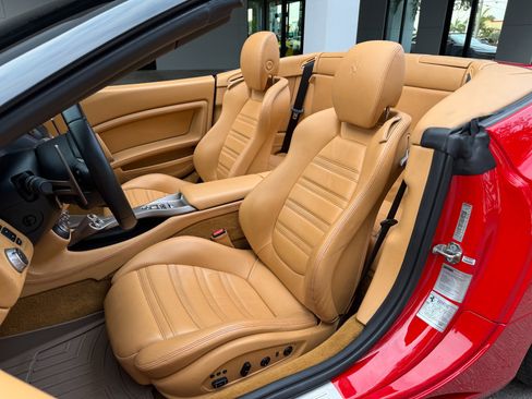 Used 2010 Ferrari California image 31
