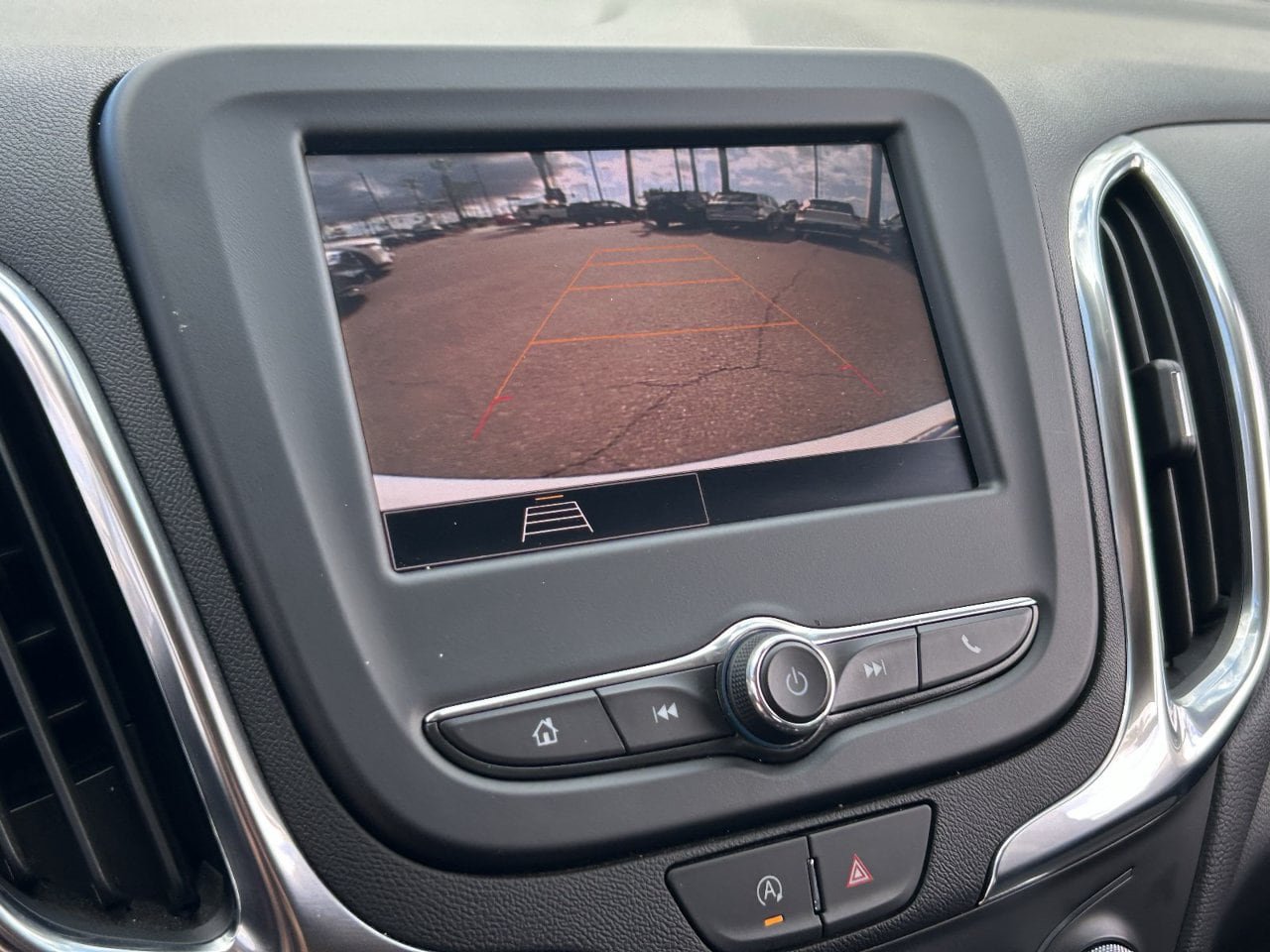Used 2024 Chevrolet Equinox LT FWD image 32