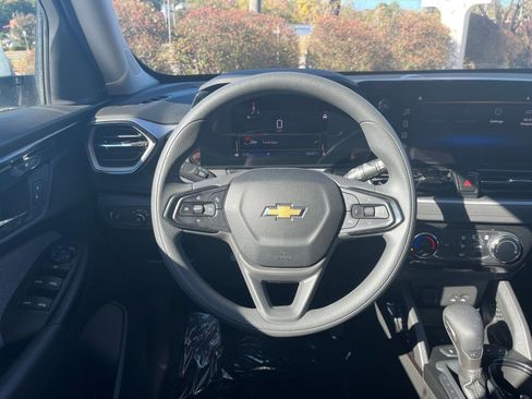 Used 2025 Chevrolet TrailBlazer LT image 29