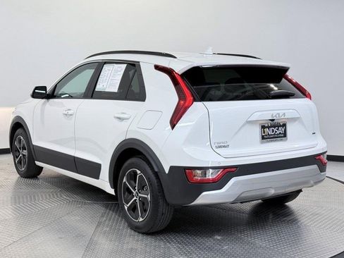 Used 2023 Kia Niro EX image 4