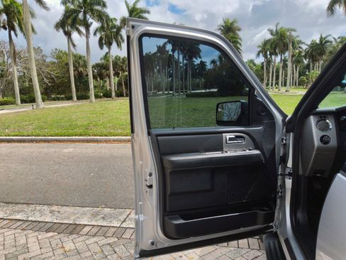 Used 2017 Ford Expedition XLT image 20