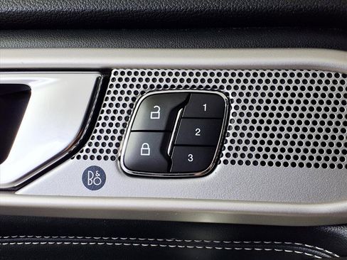 Used 2020 Ford Explorer Limited image 19