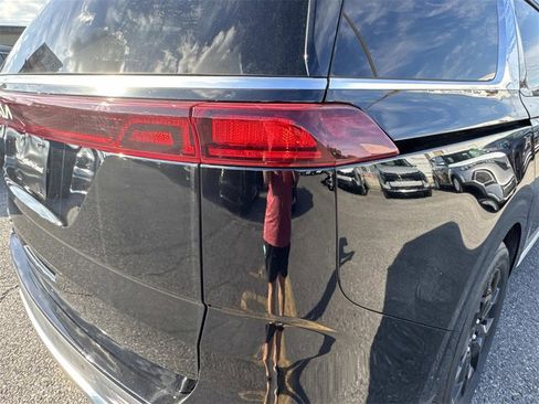 Certified 2022 Kia Carnival SX image 9