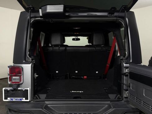 Used 2017 Jeep Wrangler Unlimited Rubicon AWD/4WD image 11