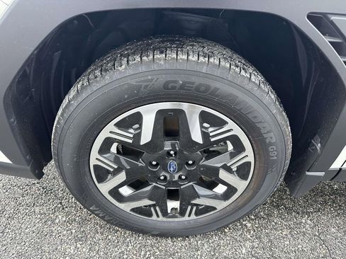 Used 2025 Subaru Forester Base image 6