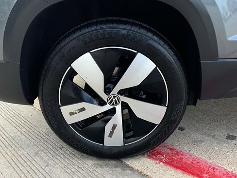 Used 2025 Volkswagen Taos S image 9