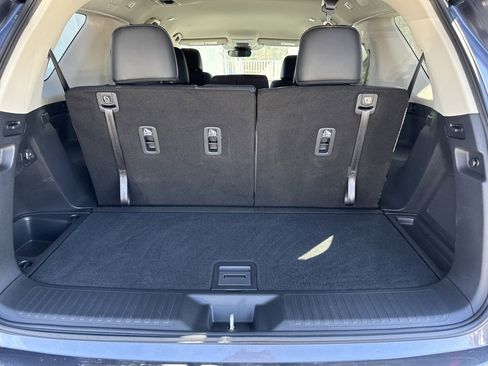 Used 2025 Honda Pilot EX-L image 9