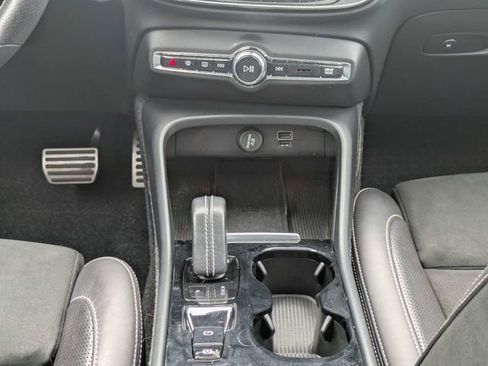 Used 2021 Volvo XC40 T5 R-Design w/ Advanced Package AWD/4WD image 20