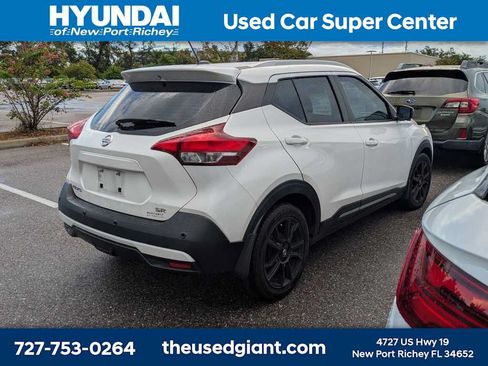 Used 2020 Nissan Kicks SR w/ SR Premium Package FWD image 2